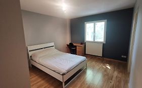 Chambre D'Hote Dans Une Maison Avec Parking Privee